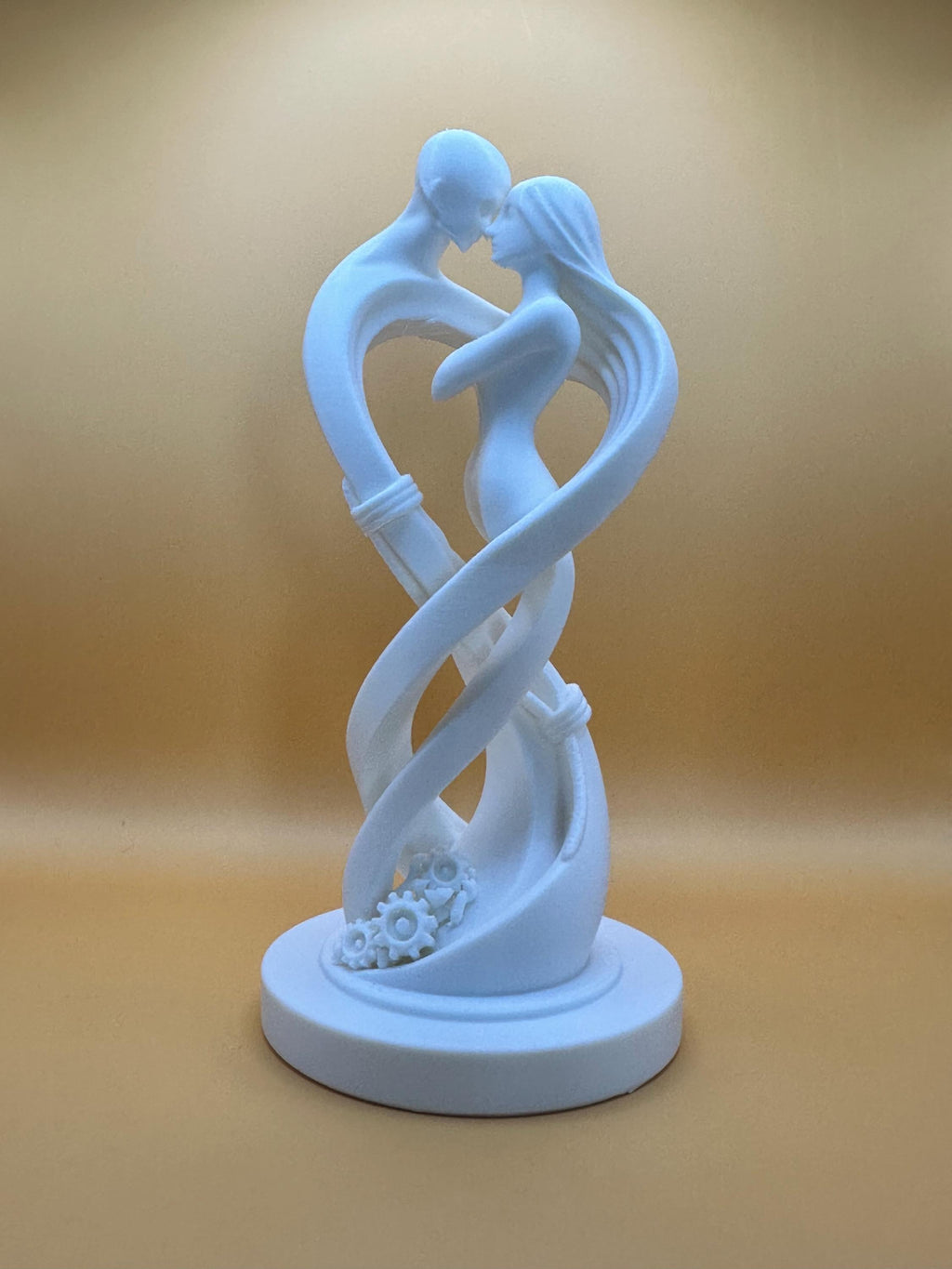 Statue couple enlacé – Sculpture romantique minimaliste